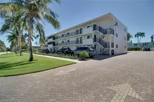 250 7th Ave S, Naples, FL 34102 - Photo 19