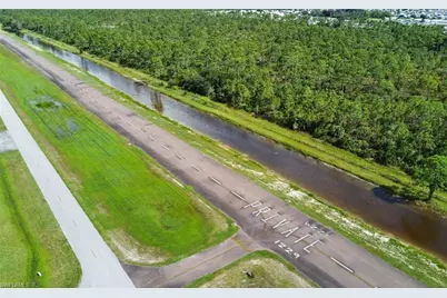 18683 Baseleg Ave, North Fort Myers, FL 33917 - Photo 3