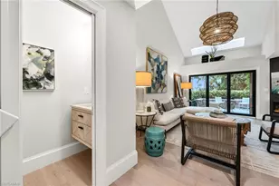 569 Park Shore Dr, Naples, FL 34103 - Photo 9
