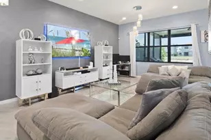 8812 Madrid Cir, Naples, FL 34104 - Photo 9