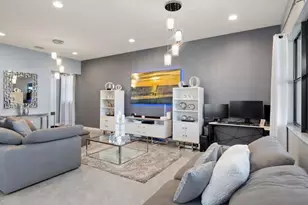 8812 Madrid Cir, Naples, FL 34104 - Photo 3