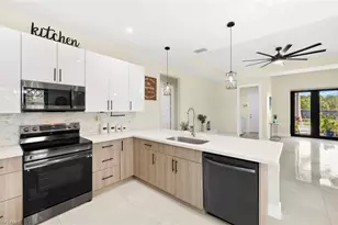 2552 70th Ave NE, Naples, FL 34120 - Photo 9