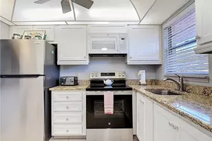 200 Turtle Lake Ct, Naples, FL 34105 - Photo 7