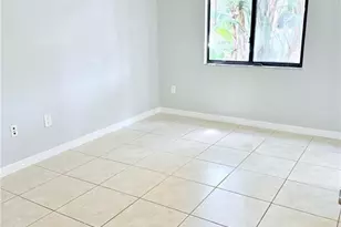 1420 Green Valley Cir, Naples, FL 34104 - Photo 9