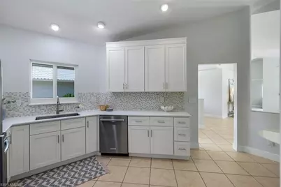 11054 Linnet Ln, Naples, FL 34119 - Photo 13