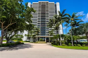 5601 Turtle Bay Dr, Naples, FL 34108 - Photo 1