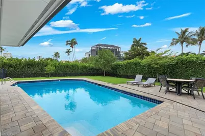 517 Parkwood Ln, Naples, FL 34103 - Photo 17