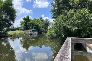 111 SE 4th Pl, Cape Coral, FL 33990 - Photo 35