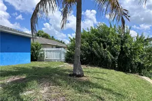 111 SE 4th Pl, Cape Coral, FL 33990 - Photo 29