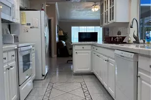 111 SE 4th Pl, Cape Coral, FL 33990 - Photo 5