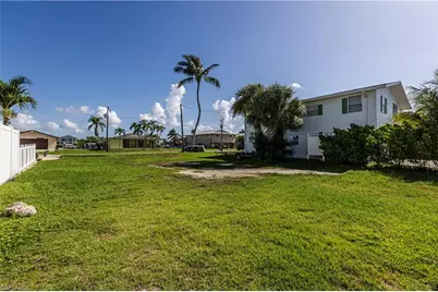 574 Coconut Ave S, Goodland, FL 34140 - Photo 5