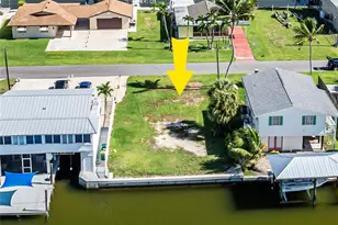 574 Coconut Ave S, Goodland, FL 34140 - Photo 1