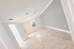 565 6th St SE, Naples, FL 34117 - Photo 5