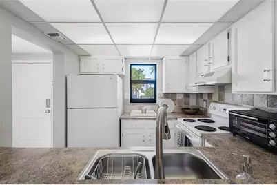 807 River Point Dr #102D, Naples, FL 34102 - Photo 7