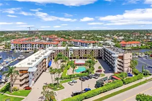 807 River Point Dr, Naples, FL 34102 - Photo 3