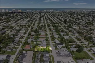 862 95th Ave N, Naples, FL 34108 - Photo 5