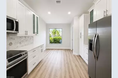 8204 Ibis Cove Cir #B212, Naples, FL 34119 - Photo 3