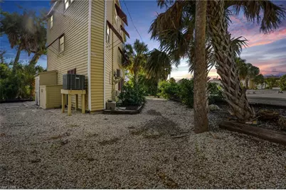 5431 Oak Ridge Ave, Fort Myers Beach, FL 33931 - Photo 27