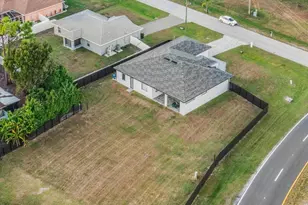 1124 NE 35th Ln, Cape Coral, FL 33909 - Photo 43