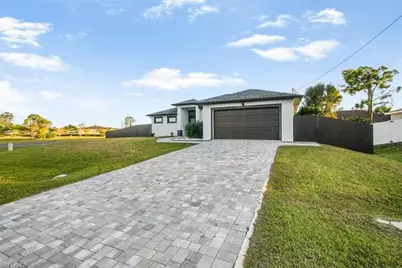 1124 NE 35th Ln, Cape Coral, FL 33909 - Photo 5