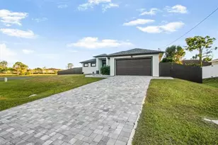 1124 NE 35th Ln, Cape Coral, FL 33909 - Photo 5