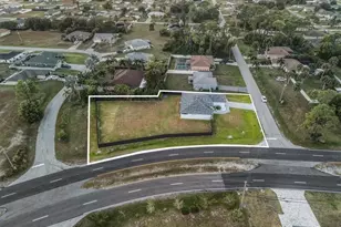 1124 NE 35th Ln, Cape Coral, FL 33909 - Photo 3