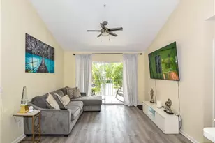 1275 Wildwood Lakes Blvd, Naples, FL 34104 - Photo 5