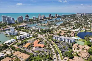 555 Park Shore Dr, Naples, FL 34103 - Photo 31