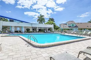 555 Park Shore Dr, Naples, FL 34103 - Photo 33