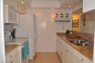 555 Park Shore Dr, Naples, FL 34103 - Photo 7