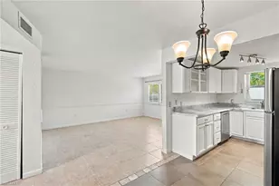 4290 Gulfstream Dr, Naples, FL 34112 - Photo 9