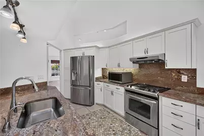 240 Stonegate Ct, Naples, FL 34119 - Photo 11