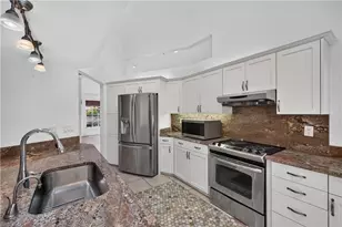 240 Stonegate Ct, Naples, FL 34119 - Photo 11