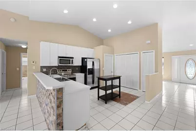12641 Eagle Pointe Cir, Fort Myers, FL 33913 - Photo 13