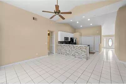 12641 Eagle Pointe Cir, Fort Myers, FL 33913 - Photo 15