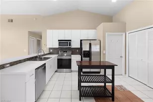 12641 Eagle Pointe Cir, Fort Myers, FL 33913 - Photo 9