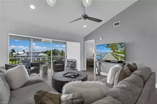 10684 Gulf Shore Dr, Naples, FL 34108 - Photo 11