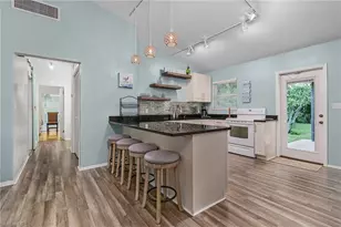 1281 10th St N, Naples, FL 34102 - Photo 11