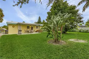 1281 10th St N, Naples, FL 34102 - Photo 7