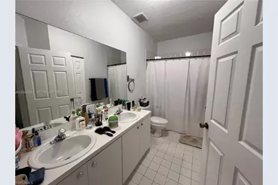 7820 Catalina Cir, Tamarac, FL 33321 - Photo 9