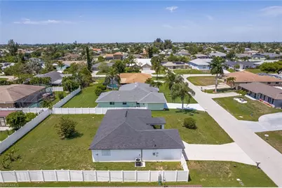 610 SE 21st Ln, Cape Coral, FL 33990 - Photo 3