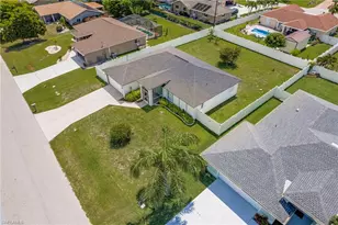 610 SE 21st Ln, Cape Coral, FL 33990 - Photo 5