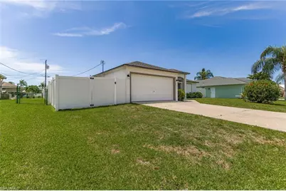 610 SE 21st Ln, Cape Coral, FL 33990 - Photo 9