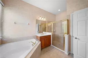 7914 Founders Cir, Naples, FL 34104 - Photo 17