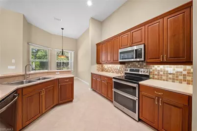 7914 Founders Cir, Naples, FL 34104 - Photo 5