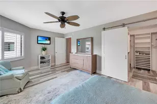 583 Beachwalk Cir, Naples, FL 34108 - Photo 13