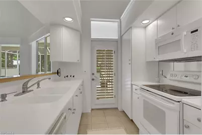 4872 W Boulevard Ct, Naples, FL 34103 - Photo 11