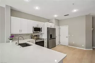 1104 Oxford Ln, Naples, FL 34105 - Photo 3