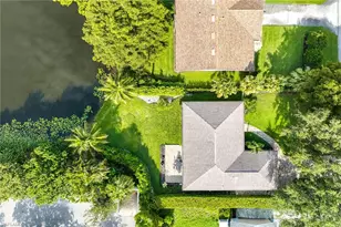 1073 N Alhambra Cir, Naples, FL 34103 - Photo 15