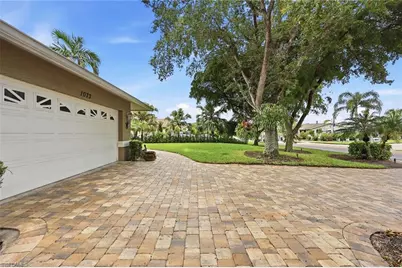 1073 N Alhambra Cir, Naples, FL 34103 - Photo 9
